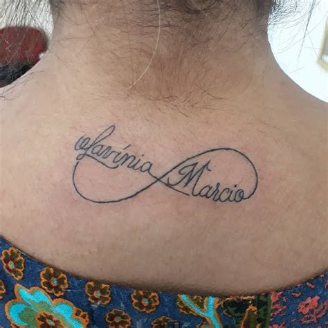 infinito con nome tatuaggio|tatuaggio infinito sulla pelle.